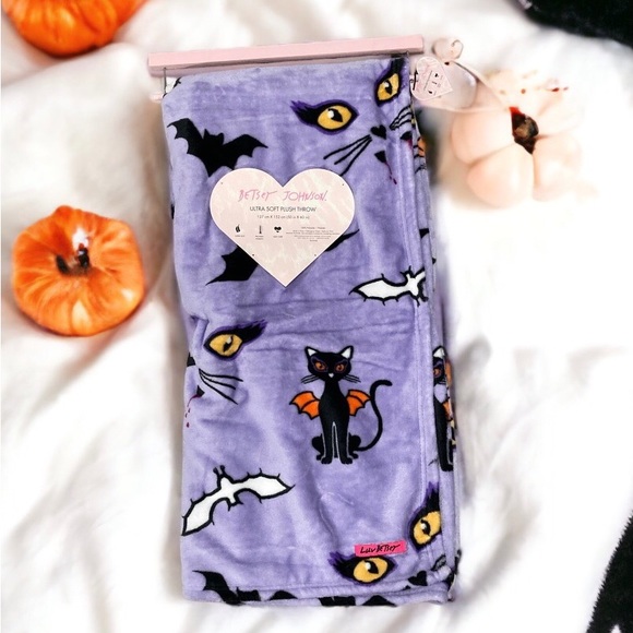 Betsey Johnson Other - Betsey Johnson Halloween plush throw blanket black cats & bats brand new